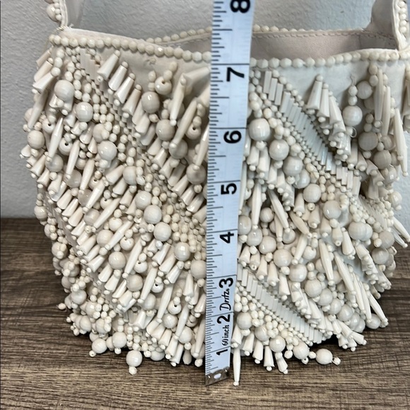 Antik Kraft White ✨🤍 Beaded Shoulder Bag with Fringe - Picture 7 of 9